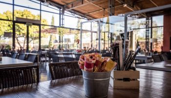 inicio-pizzeria-casavostra-algarve-contemporary-design-restaurant-ambience-cool-thincrust-pizza